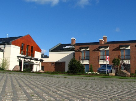 Hotel Bazuny (przebudowa obiektu i dobudowa skrzydła)