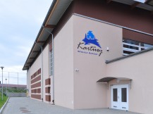 Sala sportowa (z biblioteką i łącznikiem) oraz parking w Kiełpinie