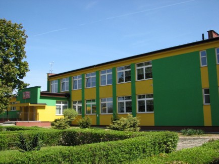 Zepół Szkół nr 3 w Kościerzynie (wykonanie elewacji)
